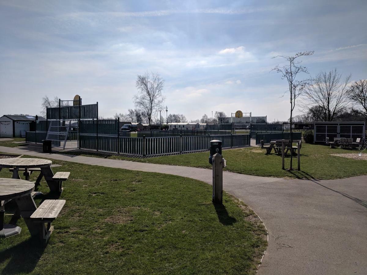 Отель P&D'S Pearl Caravan At Tattershall Lakes Country Park Экстерьер фото